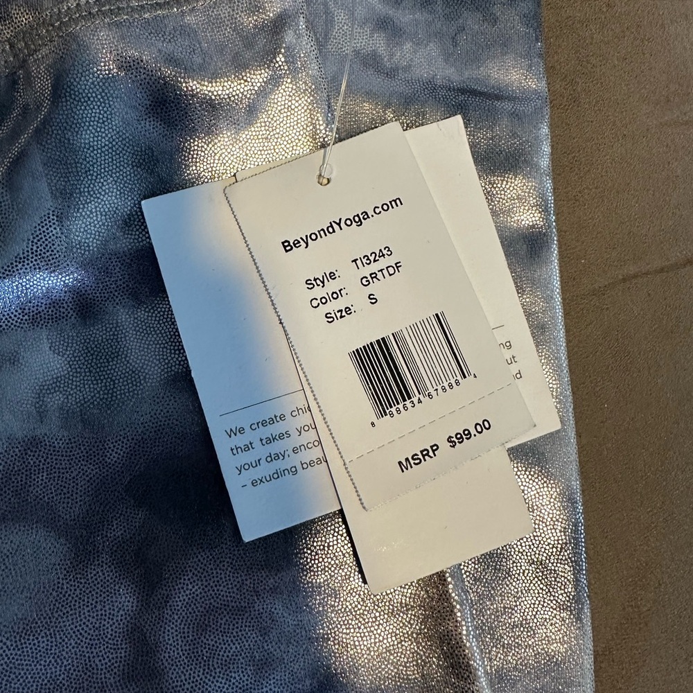Beyond Yoga Metallic Silver Activewear Set NWT - Picture 5 of 9